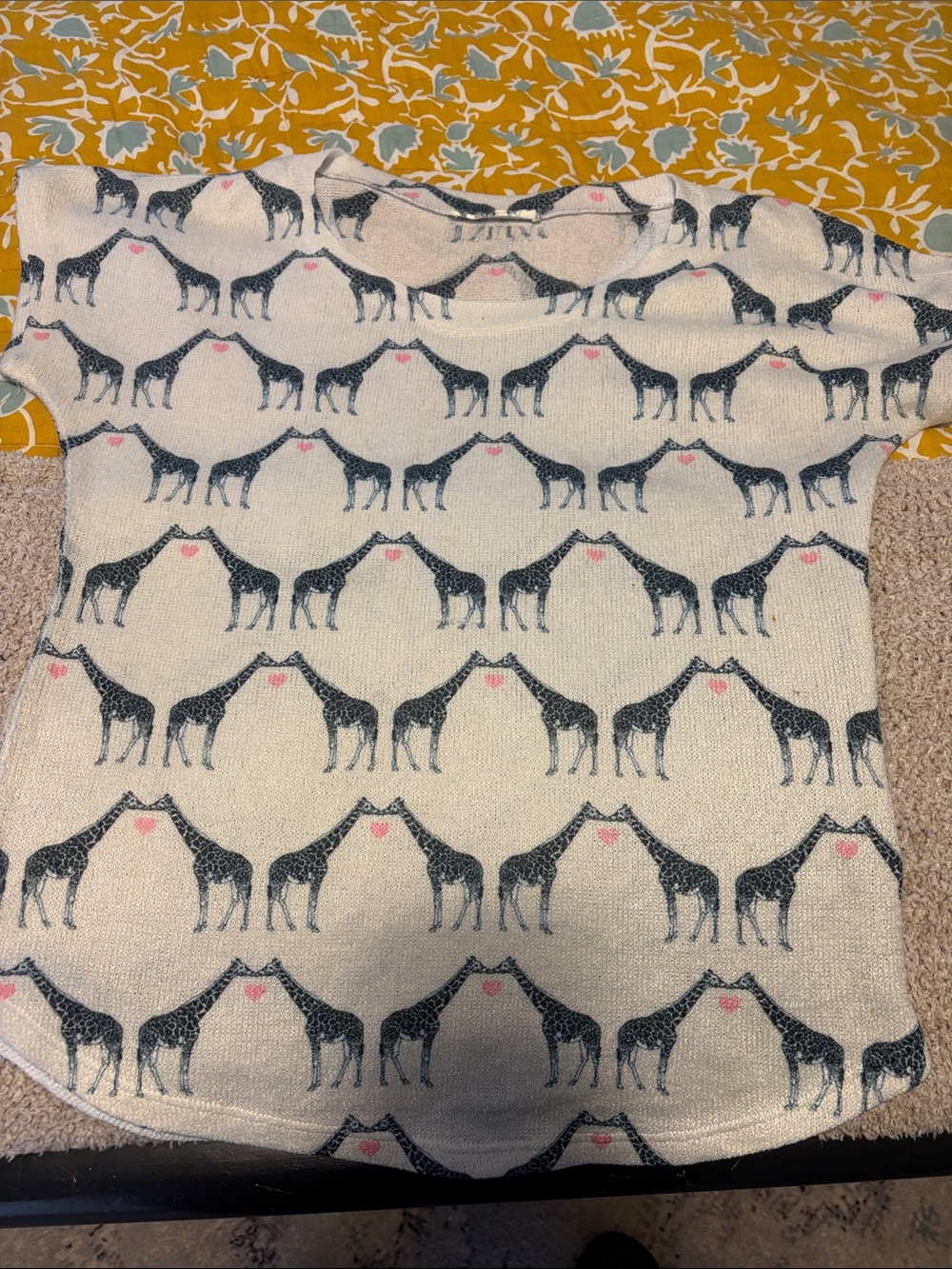 Gaze Giraffe Top Kissing short sleeve summer